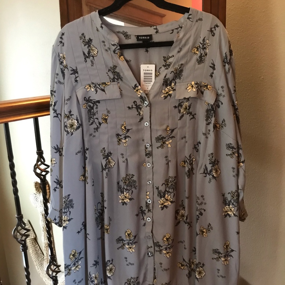 3/4 sleeve hi-lo blouse